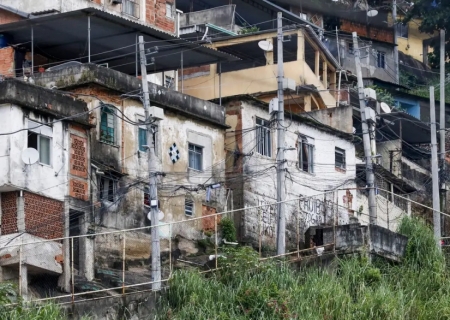 IBGE: 20% dos moradores de favelas vivem em áreas sem acesso a ambulâncias e caminhões