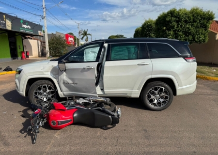 Colisão em cruzamento perigoso deixa motociclista ferido em Nova Andradina