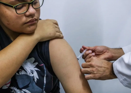 Jovens de 15 a 19 anos têm mais prazo para se vacinar contra o HPV
