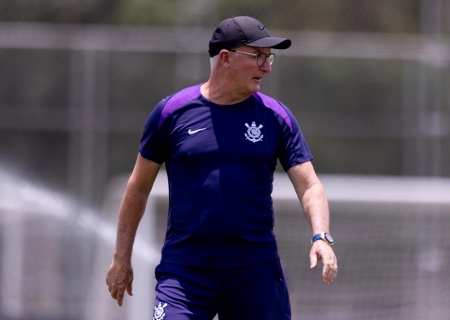 Corinthians escapa de suspensões e terá elenco completo para decisão