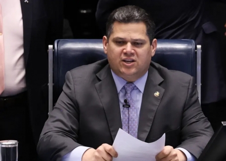 Alcolumbre cancela calendário para sabatina de Jorge Messias ao STF