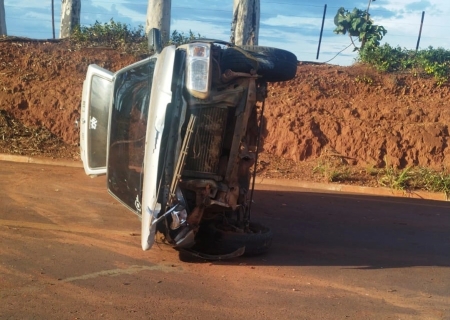 Veículo capota na MS-473 e jovem é socorrido em Nova Andradina