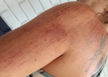 Motorista é preso após arrastar mulher e criança durante corrida por aplicativo