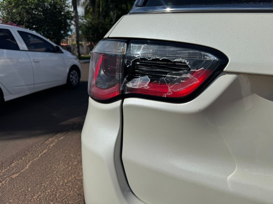 Colisão entre bicicleta elétrica e Jeep deixa jovem ferida em Nova Andradina
