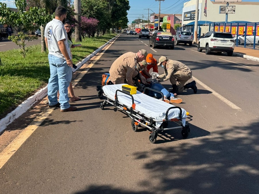 Colisão entre bicicleta elétrica e Jeep deixa jovem ferida em Nova Andradina