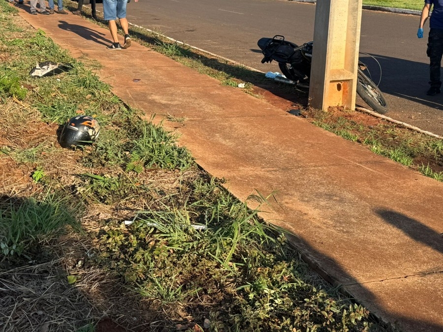 Motociclista morre após colidir contra poste no Jardim Universitário