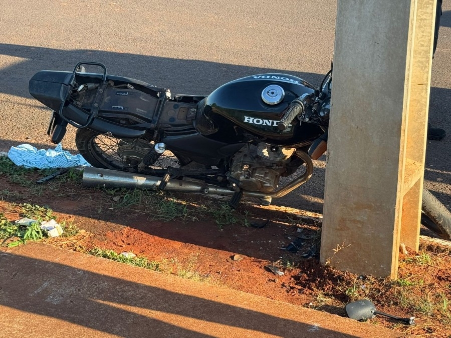 Motociclista morre após colidir contra poste no Jardim Universitário