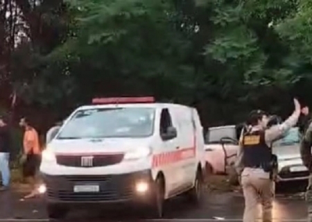 Colisão com bitrem na BR-376 mata jovem e deixa duas feridas graves em Guairaçá (PR); vítimas são de Ivinhema
