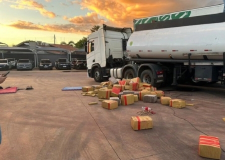 Polícia Federal apreende carreta com cerca de oito toneladas de drogas em Água Clara