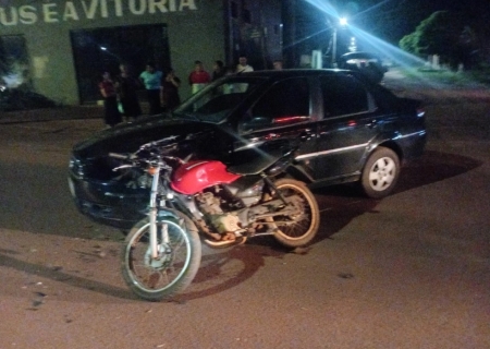 Colisão entre carro e motocicleta deixa jovem ferido em Nova Alvorada do Sul