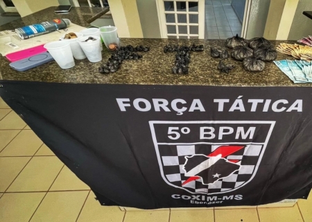 Força Tática do 5º BPM apreende cocaína e prende casal por tráfico e aliciamento de adolescente