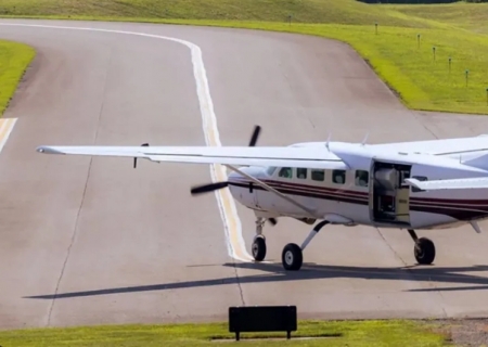 Teste com avião demonstra como podemos transmitir energia do espaço à Terra