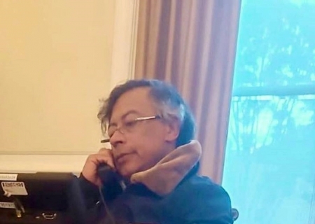 Após ameaças e acusações, Trump conversa com presidente colombiano