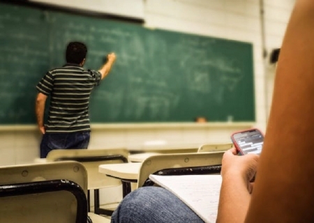 Lula assina MP e reajusta piso do magistério em 5,4%, para R$ 5.130,6