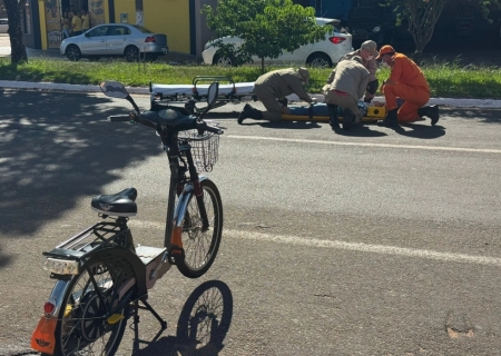 Colisão entre bicicleta elétrica e Jeep deixa jovem ferida em Nova Andradina