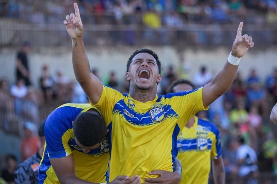 Elisson brilha, Dourados AC vence o Águia Negra e conquista a primeira vitória no Estadual