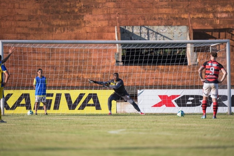 Elisson brilha, Dourados AC vence o Águia Negra e conquista a primeira vitória no Estadual