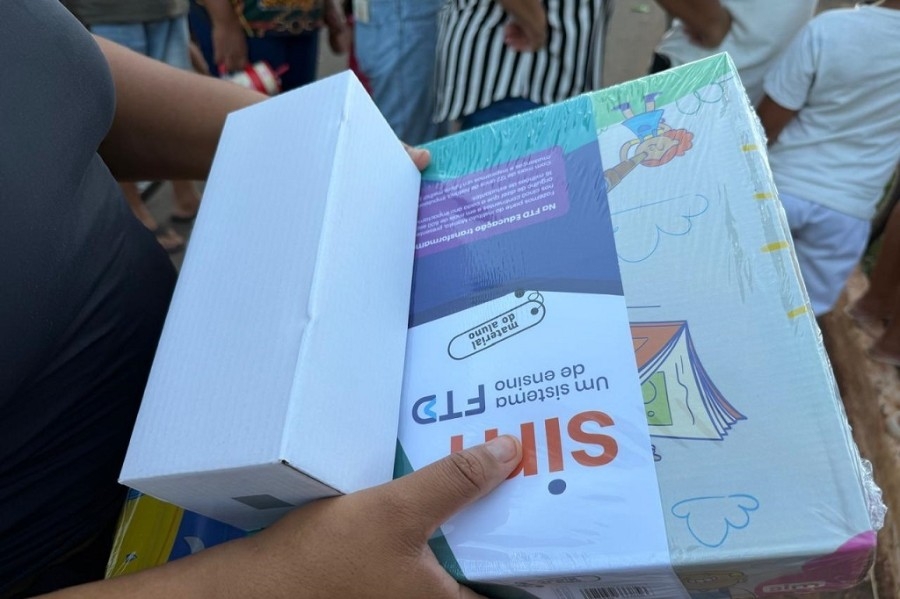 2ª vez Selo Ouro em Alfabetização, Batayporã distribui novas apostilas aos alunos do Ensino Fundamental I