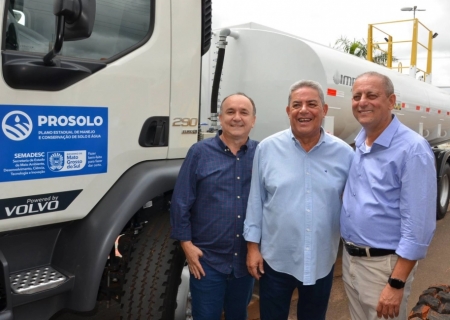 Taquarussu recebe caminhão-pipa e minicarregadeira com investimento superior a R$ 1 milhão