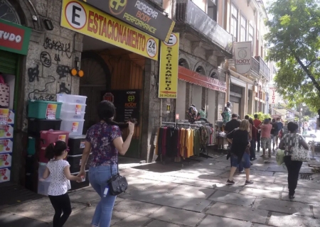 Comércio varejista fecha 2025 com alta de 1,6%, aponta IBGE