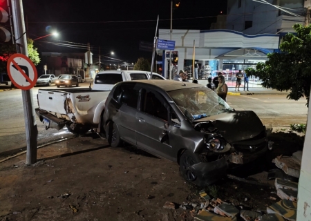 Colisão entre veículos deixa três jovens feridos em Maracaju