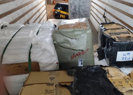 PRF apreende mercadorias estrangeiras em Água Clara