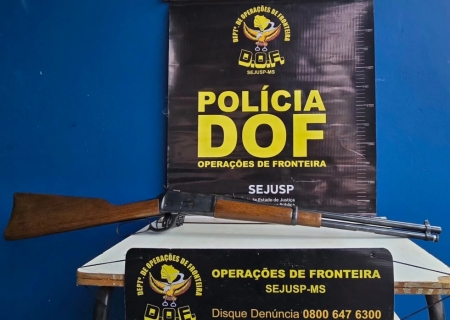 Dupla é presa transportando carabina em Jardim