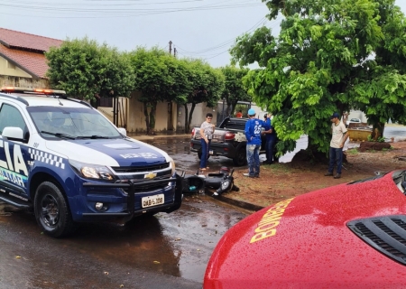 Em Nova Andradina, colisão entre motos deixa uma pessoa com suspeita de fratura em uma das pernas