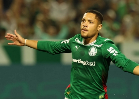 Palmeiras vence o Fluminense, mantém liderança e amplia sequência invicta em casa