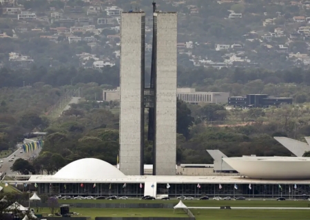 Lula sanciona, com vetos, reajuste salarial para cargos do Legislativo