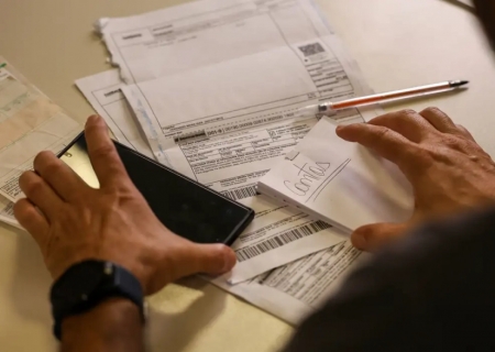 Salário mínimo de R$ 1.621 começa a ser pago nesta segunda