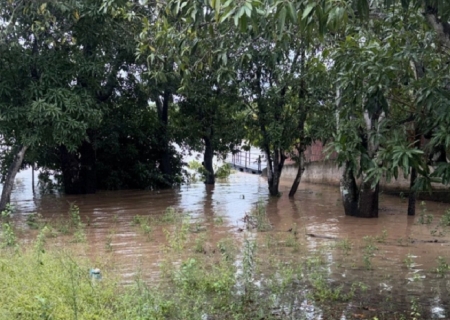 Chuvas intensas causam alagamentos e colocam municípios de MS em alerta