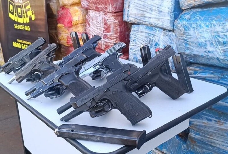 DEFRON e DOF apreendem 4 toneladas de maconha e sete pistolas na “Estrada do Proterito”, em Dourados