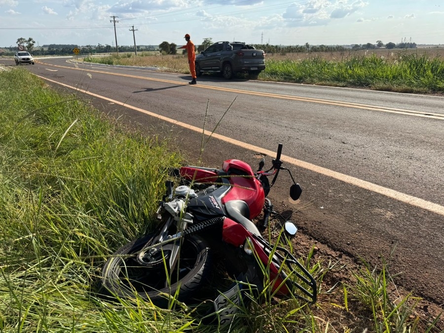 Motociclista fica ferido após colisão traseira entre Nova Andradina e Taquarussu