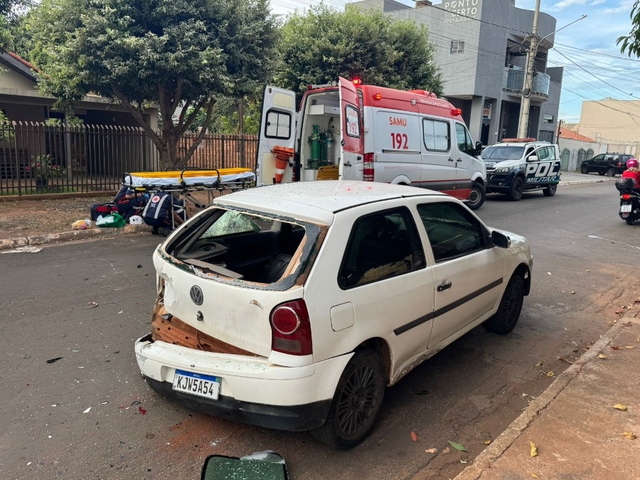 Motociclista fica ferido após bater em carro estacionado em Nova Andradina