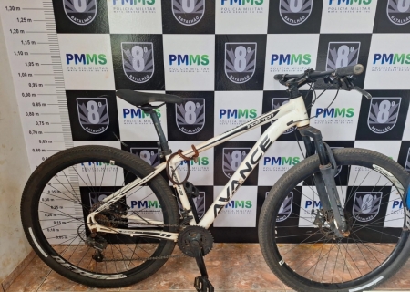 Bicicleta abandonada por suspeito é encaminhada à delegacia em Nova Andradina