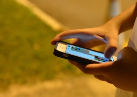 Rolagem infinita será proibida ao público infantil nas redes