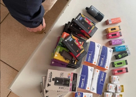 PRF apreende cigarros eletrônicos e medicamentos contrabandeados na BR-267, em Nova Alvorada do Sul