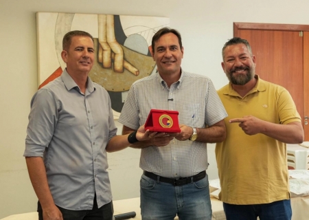 Profissionais da Educação são homenageados por conquista do Selo Ouro em Alfabetização