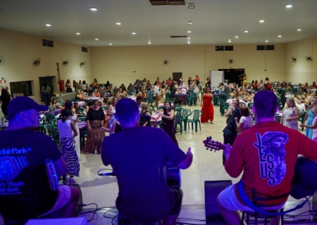 Jantar com servidoras marca encerramento do Mês da Mulher em Batayporã