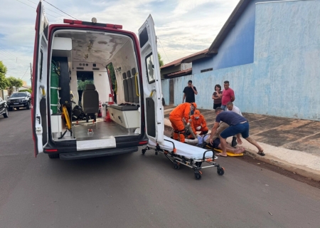 Idoso de 84 anos fica ferido após colisão entre moto e bicicleta em Nova Andradina