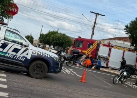 Colisão entre motocicletas deixa dois feridos em cruzamento movimentado de Nova Andradina