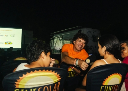 CineSolarzinho reúne público e leva cinema, ciência e diversão à comunidade em Batayporã