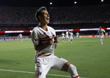 Ferreira brilha, faz três gols e São Paulo goleia o Cruzeiro no MorumBIS