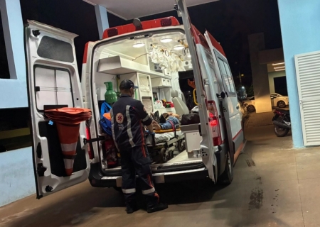 Motociclista fica ferido após bater em caminhonete estacionada em Nova Andradina