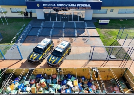 PRF apreende 12,6 toneladas de maconha em MS, maior carga do ano no país