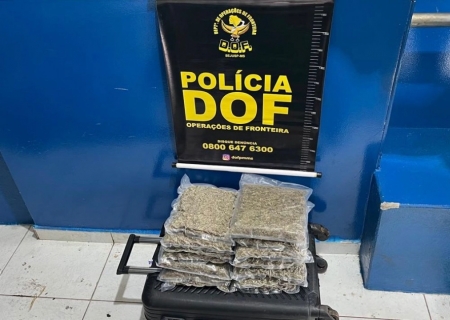 Passageira de ônibus é flagrada com 5 quilos de skunk em Amambai