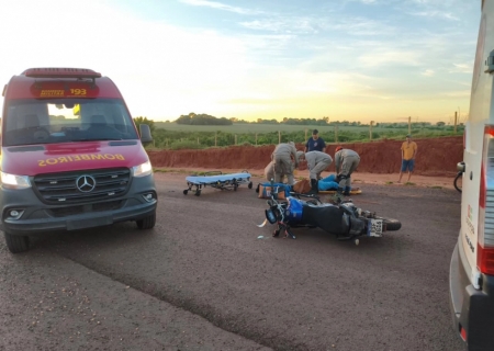 Motociclista fica ferido após bater em monte de terra na MS-276