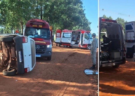 Dois jovens ficam feridos após carro capotar na MS-340