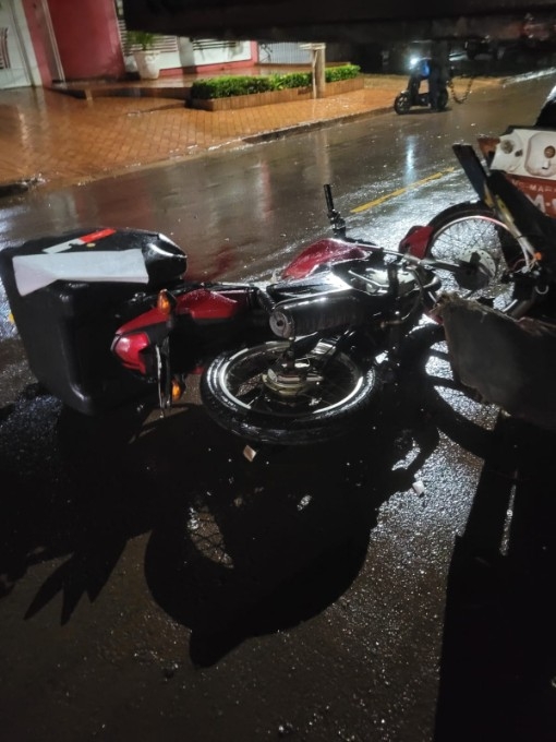 Motoentregador morre ao bater em caminhão estacionado em Maracaju